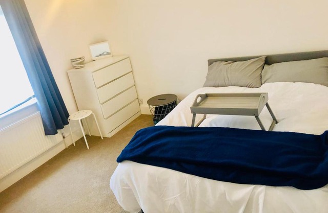Charming Town centre 3 double beds home free parking