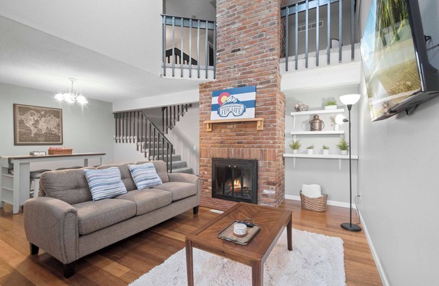 Charming townhome in Aurora with Wi-Fi, 2 car attached garage and washer-dryer.