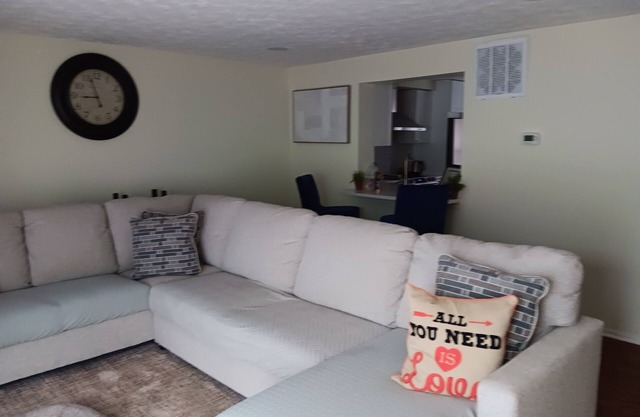 Charming townhome in welcoming Bowie with WiFi, AC