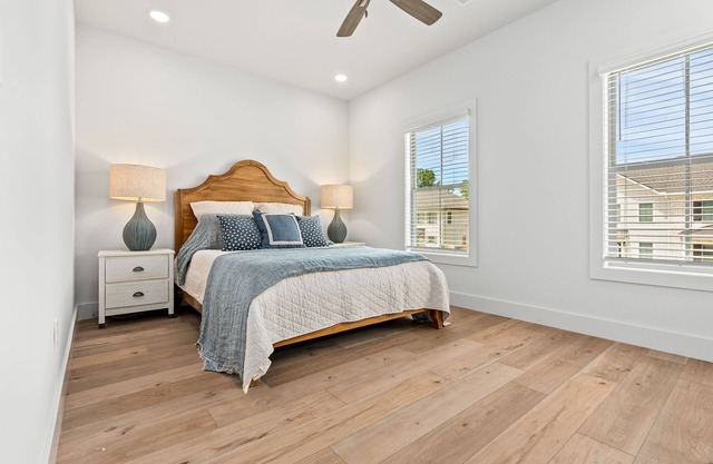 Charming Townhome sleeps 8!
