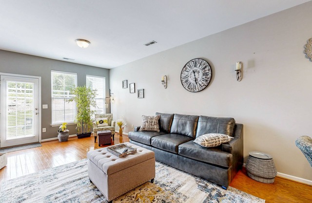 Charming townhouse with pool, patio, central AC, & washer/dryer