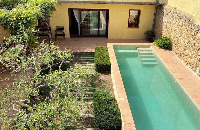 Charming townhouse with private pool close to Barcelona