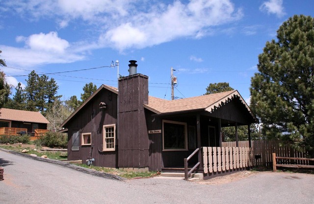 Charming two bedroom knotty pine cabin