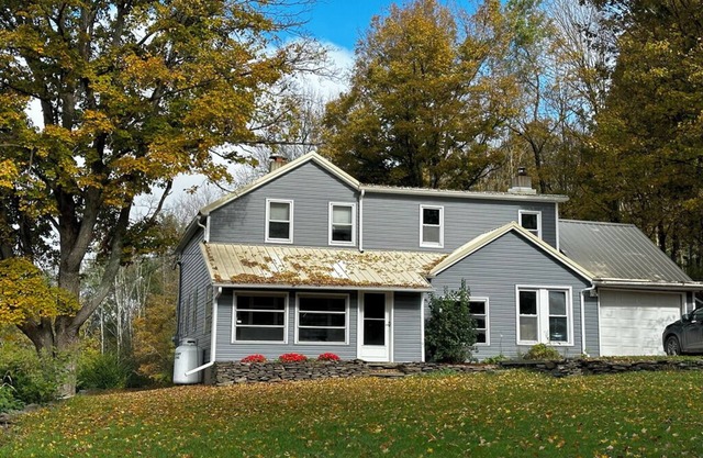 Charming 3-bedroom Farmhouse on 500 acres in Great Bend, PA