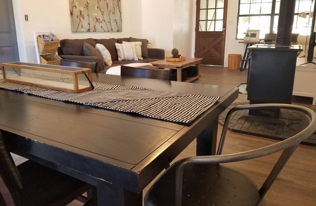Charming, updated 2 BA/2BR cottage in Payson, w/ AC. Dog friendly.