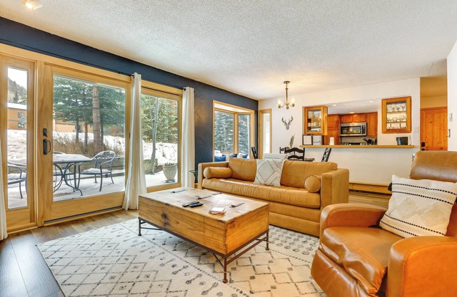 Charming Vail Condo w/ Patio & Mountain Views