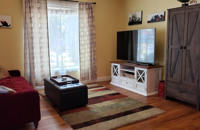 Charming Victorian with Easy Access to Freeways