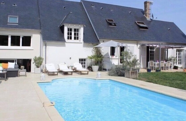 Villa de charme avec piscine chauffée au coeur de la vallée des Rois