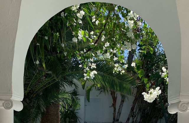 Villa de charme entre les Hôtels LA BADIRA 5* et LE SULTAN 4* - Plage à 200 m