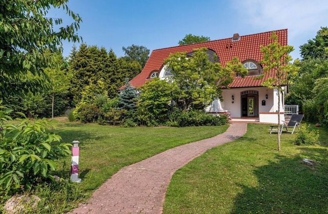 Charming Villa Magnolia for 10 people just 200 meters from the sandy beach
