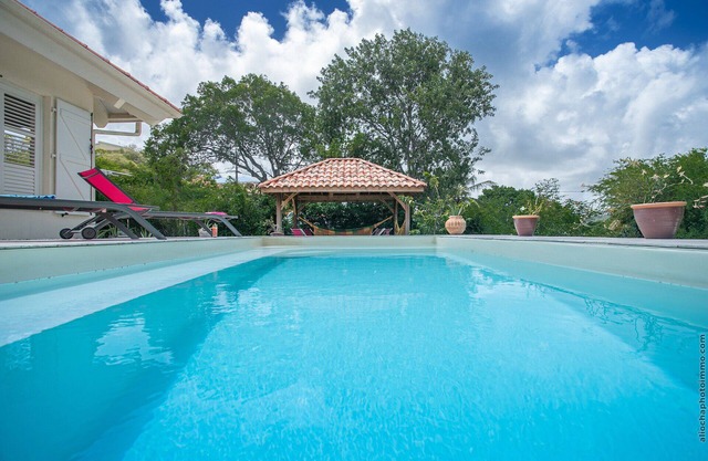 Villa de charme, piscine et jardin, sur la route des plages