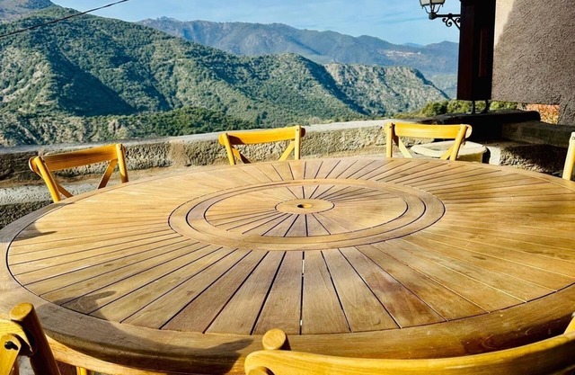 Charmante maison de village avec terrasse et superbe vue montagne !
