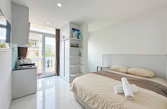 Charming Studio with Kitchen & Rooftop Terrace in Secure HCMC Neighborhood