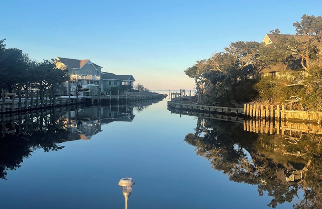 Charming Waterfront 2-bedroom apartment in enchanting Ocracoke with AC, WiFi