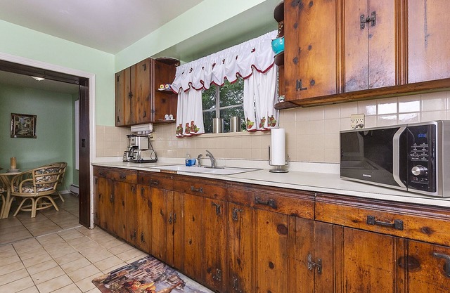 Charming Waterfront 3 Bedroom Cabin by RedAwning
