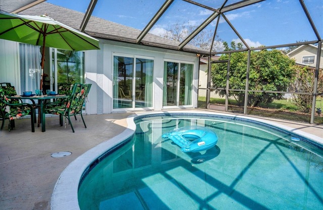 Charming waterfront vacation home with sea access!