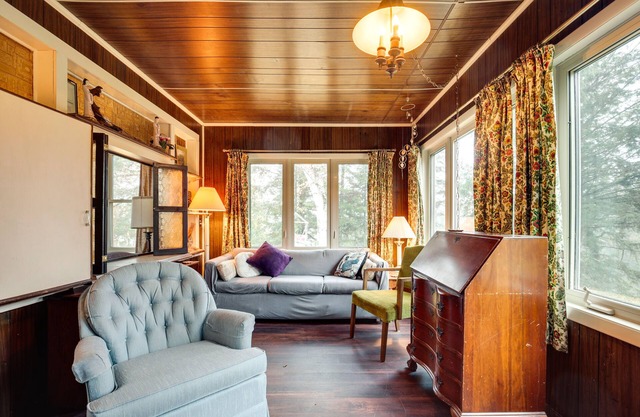 Charming Watersmeet Cabin w/Dock on Kitty Island!