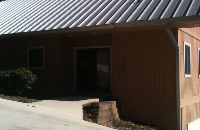 Charming WeeHaus with WiFi and AC at Lake Santeetlah close to Tail of the Dragon