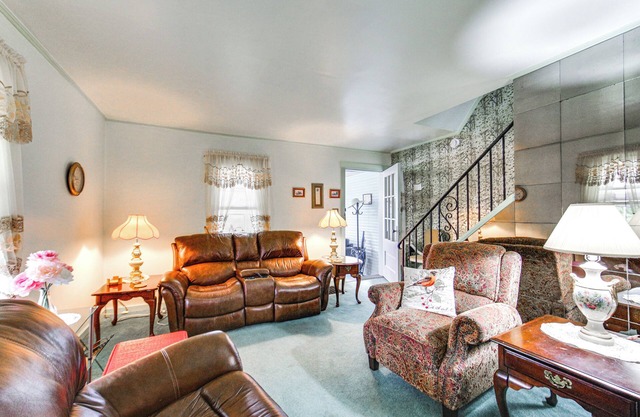 Charming West Mifflin House - 3 Mi to Kennywood!