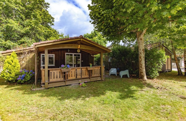 Chalet 'Du Bassin D'Arcachon' avec piscine partagée, Wi-Fi et climatisation