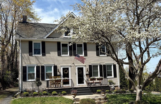 Charming Yardley Boro home! Just steps to restaurants, minutes to major transit