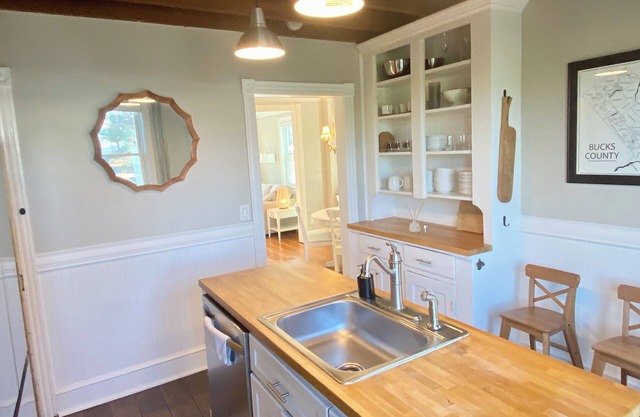 Charming Yardley Boro home! Steps to shops/restaurants, close to major transit