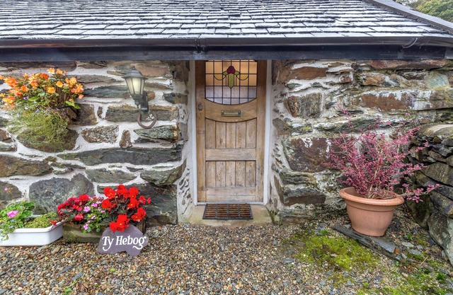 Charmingly Restored 17th Century Grade II Listed Barn with Cosy Log Burner