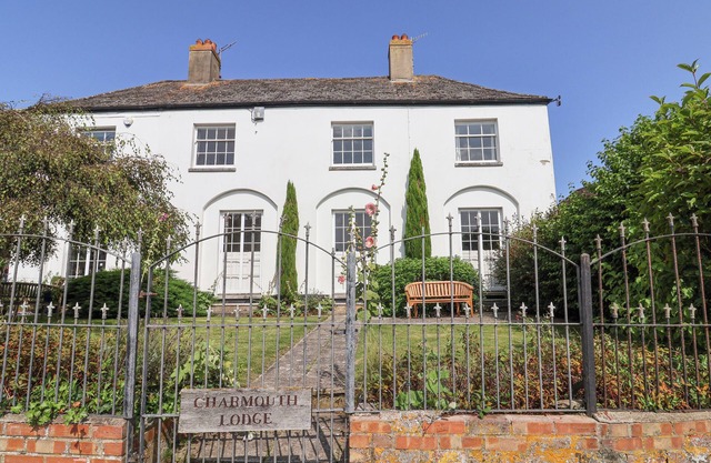 CHARMOUTH LODGE, pet friendly, character holiday cottage in Charmouth