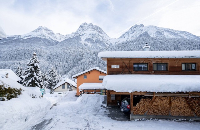 Chasa Sotcha Dadora: Cozy and lovingly furnished 2,5 room apartment with large terrace