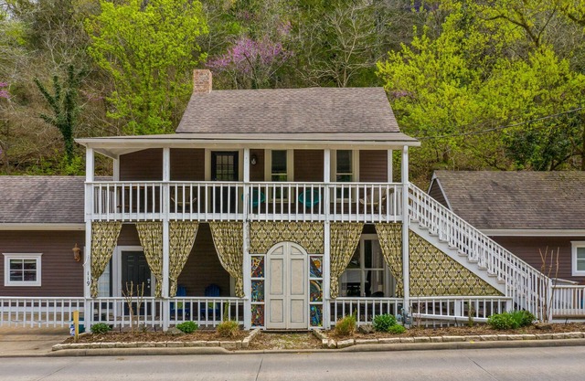 Chateau Cottage - Entire Chateau
