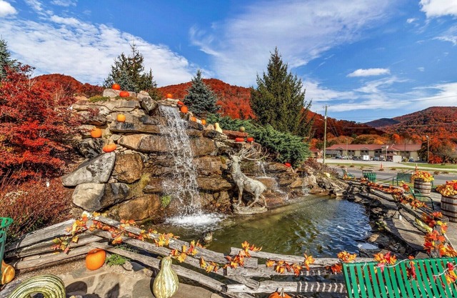 Chateau de Maggie - Roomy 5BR/3BA,Hot Tub,Firepit