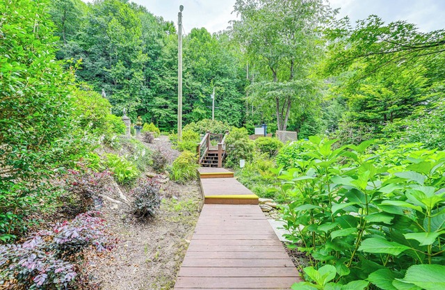 'chateau on Compass Creek' Hayesville Apartment!