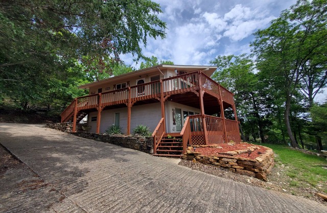 Chateau Pharrview-Huge Lake View-Close to Marina-Pool-Lots of Wildlife
