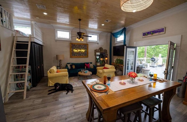 Chateau Royale, Animaux acceptés, Centre-ville sur le Bayou, 2 chambres, 2 salles de bain, + Kids Loft.