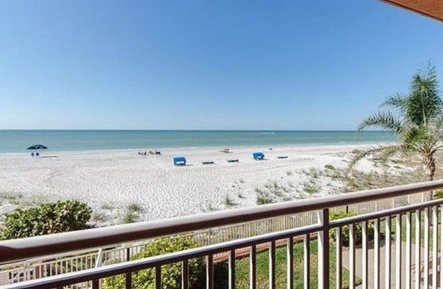 Condo Chateaux Beachfront # 103 ... à quelques pas de l'eau !!!