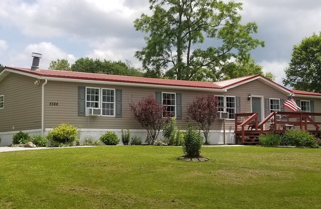 Chautauqua country home. Boat, snowmobile, fishing, wineries, family get away.