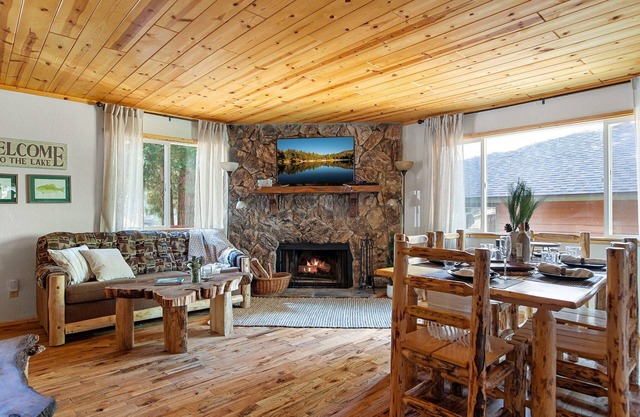 Eagle Cabin - Single Story, Mobilier en rondins, Vue sur la forêt / le cours d'eau, Dos Nat'l Forest