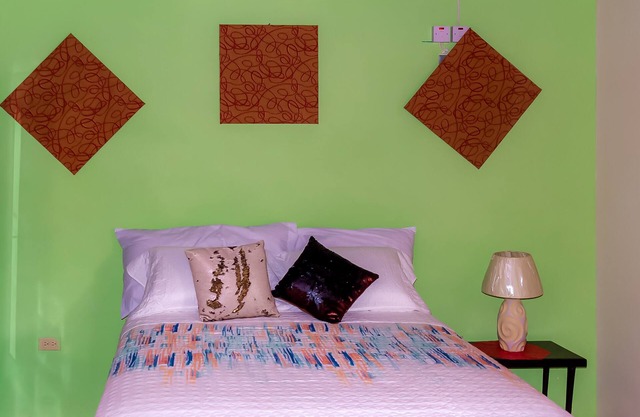 Cheerful 1 bedroom House