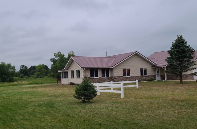 Cheerful 3-bedroom, 6 acre home with lake access!