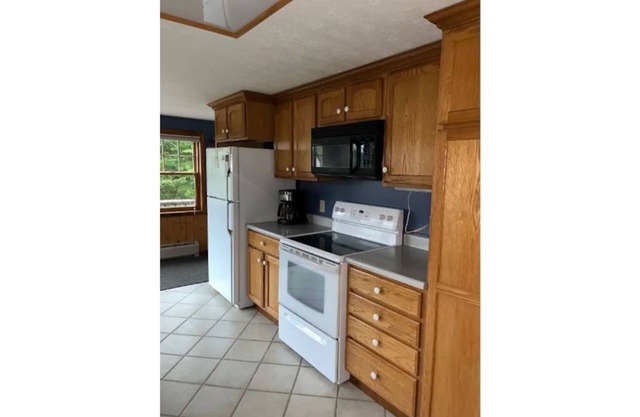 Cheerful 3-bedroom Cabin w/Trail and Lake Access