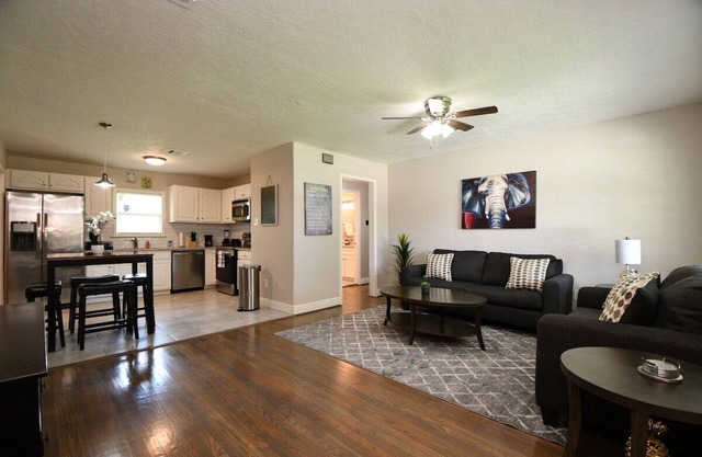 Cheerful 3-Bedroom Home in the Heart of the City
