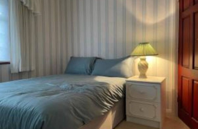 Cheerful 3 bedroom house with off street parking