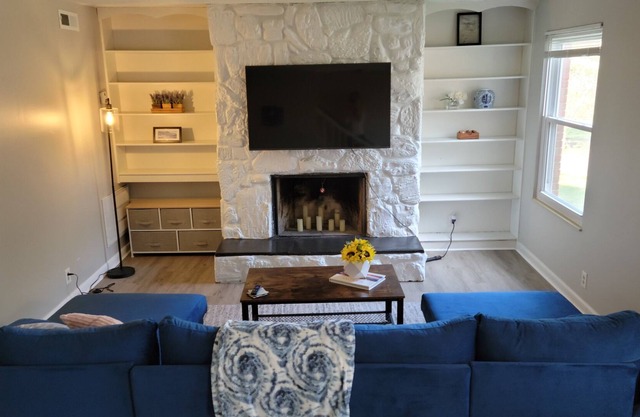 Cheerful 3 Bedroom Townhouse in Central Nashville