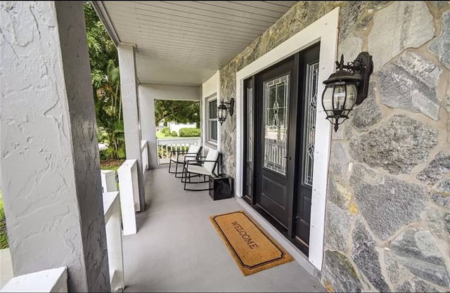 Cheerful 3-bedroom two story house NO POOL AT THIS TIME