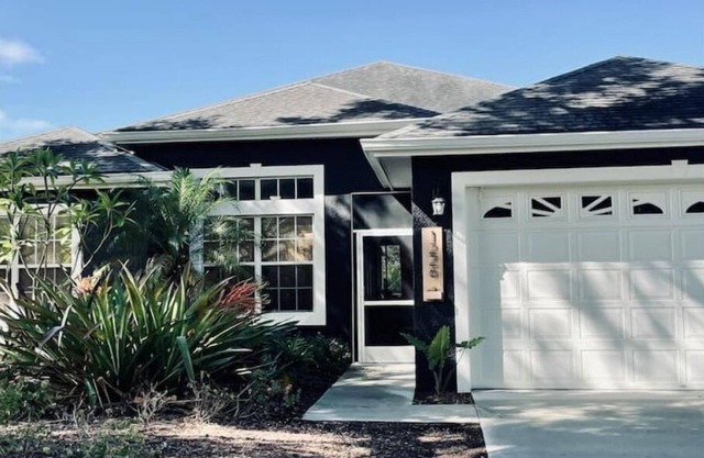 Cheerful 4 Bed, 3 Bath Home with Screened Pool