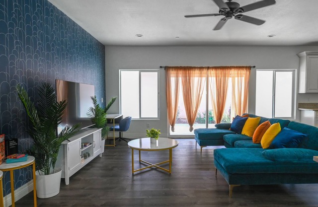 Cheerful 4 Bedroom Home Near Downtown With Fun Arcade and Game Room, Board Games