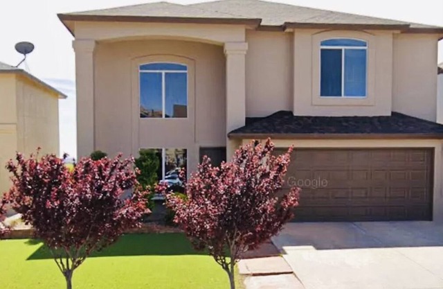Cheerful 4-bedroom home with a beautiful view, near shopping!