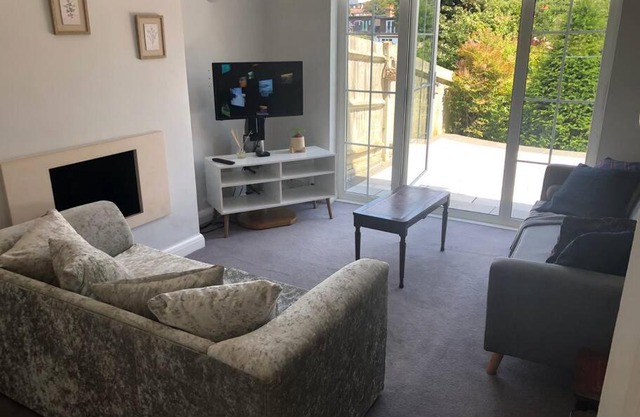 Cheerful 4 bedroom home with lovely garden