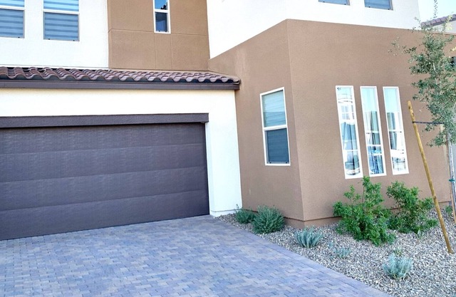 Cheerful 4-Bedroom Villa with Garage and W/D.