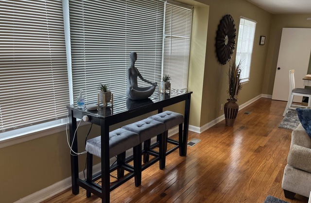 Cheerful and Spacious Home w/free Wi-Fi
